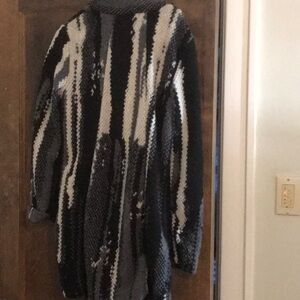 Gorgeous Chelsea and Theodore heavy sweater size Large and cozy for cold weather